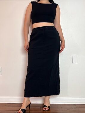 Y2K Black maxi skirt with grommet details along the waistline // size L
